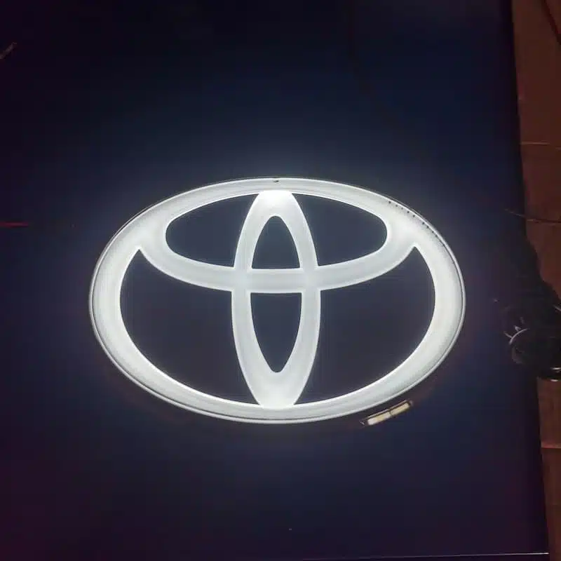 Toyota Emblem Beleuchtet